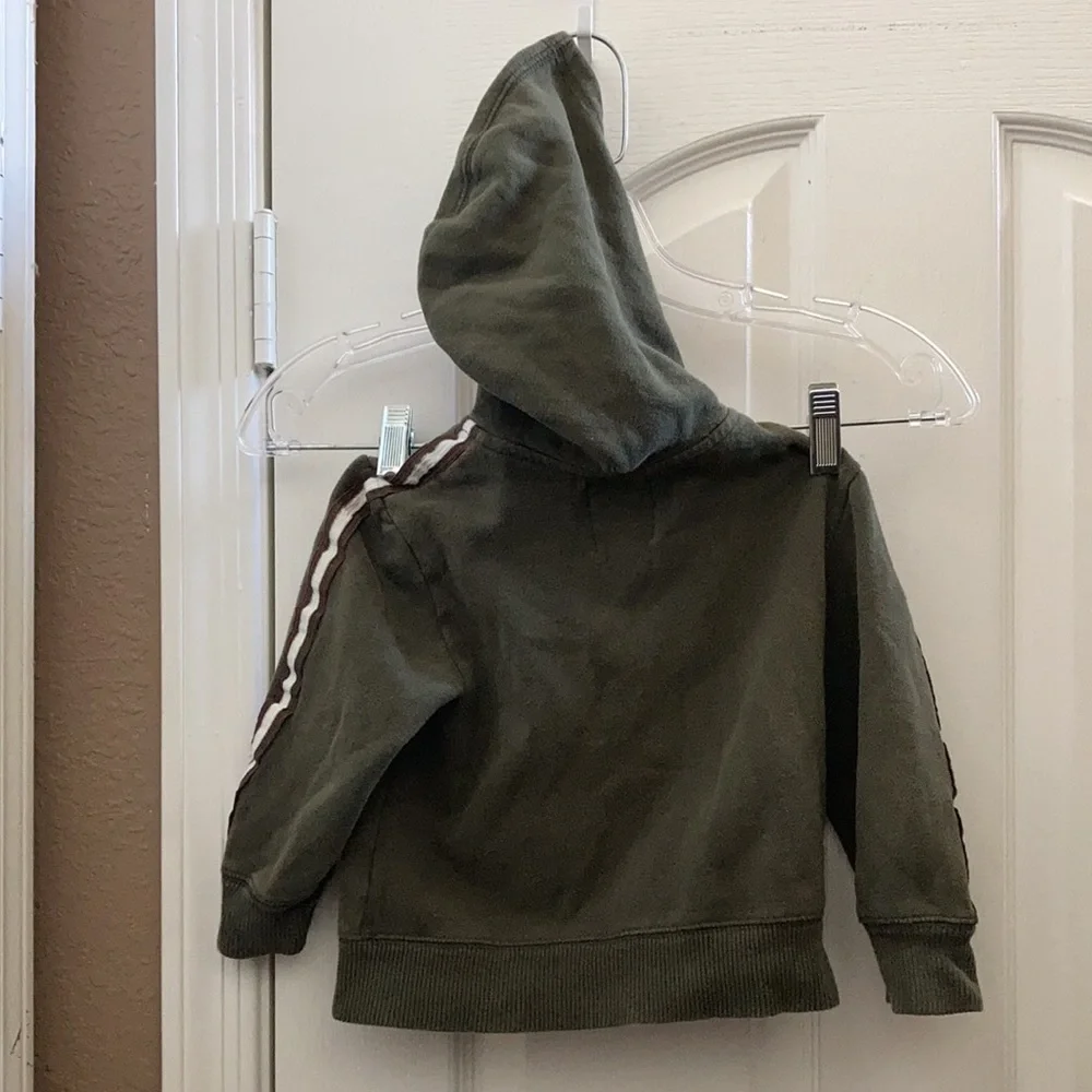 FINAL MARKDOWN Boys old navy hooded sweatshirt 3t